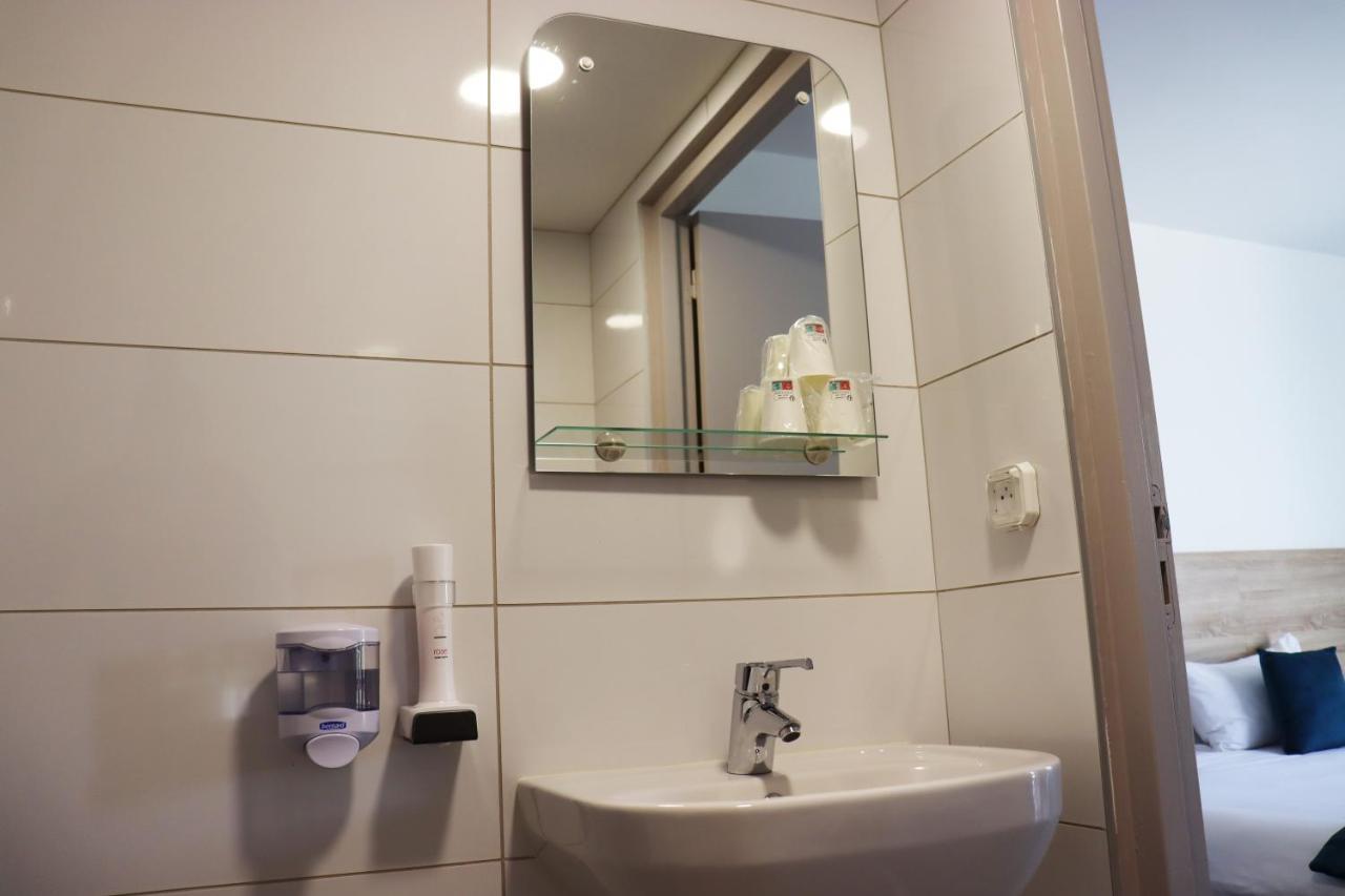 Hotel Lemand Lyon Est -