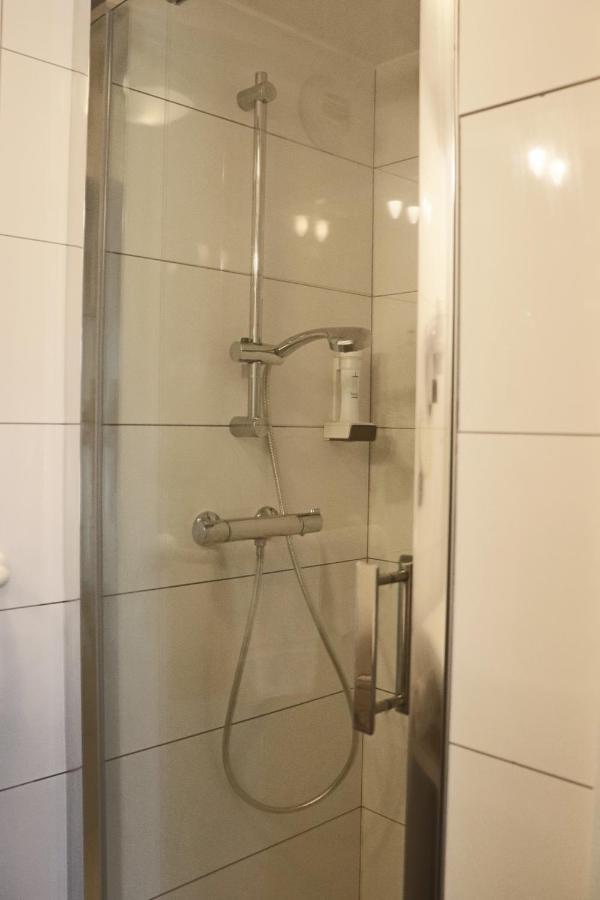 Hotel Lemand Lyon Est -