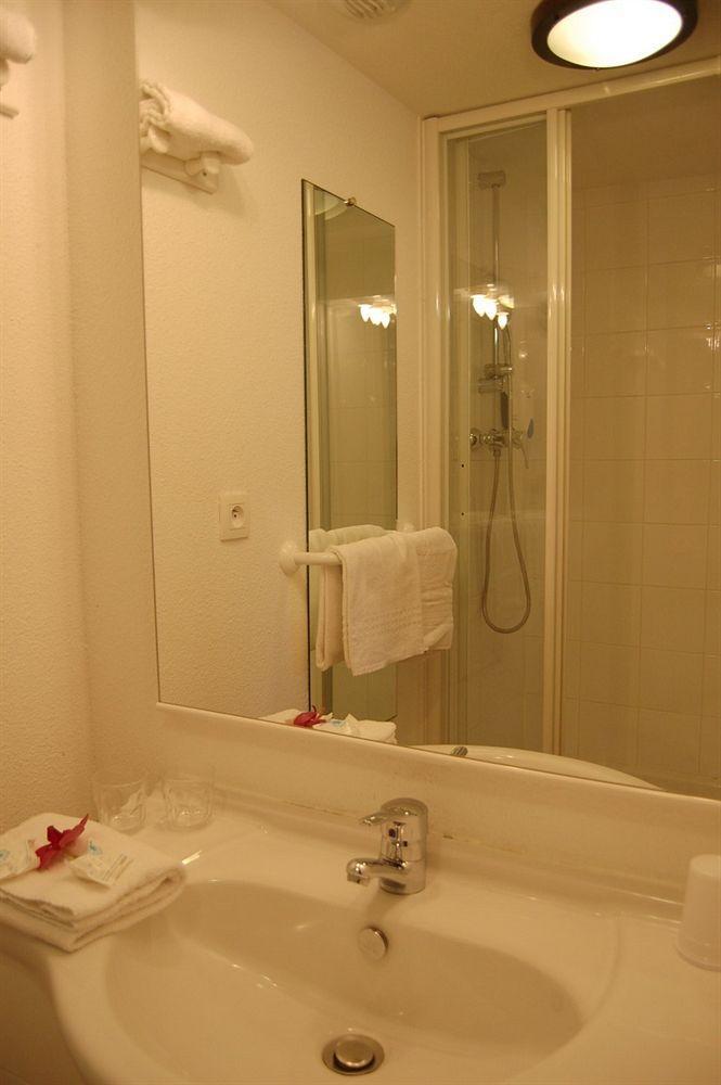 Hotel Lemand Lyon Est - 2*